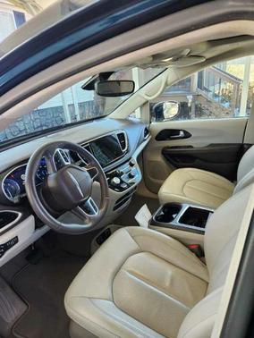 2021 Chrysler Pacifica Touring-L