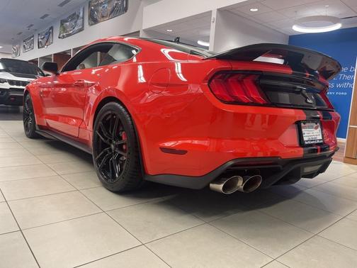 2022 Ford Shelby GT500 Base