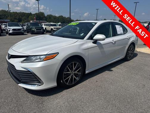 2023 Toyota Camry Hybrid XLE