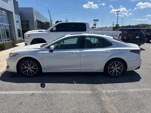 2023 Toyota Camry Hybrid XLE