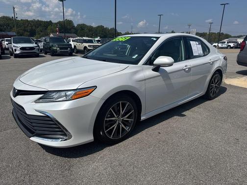 2023 Toyota Camry Hybrid XLE