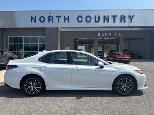 2023 Toyota Camry Hybrid XLE