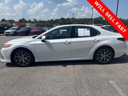 2023 Toyota Camry Hybrid XLE