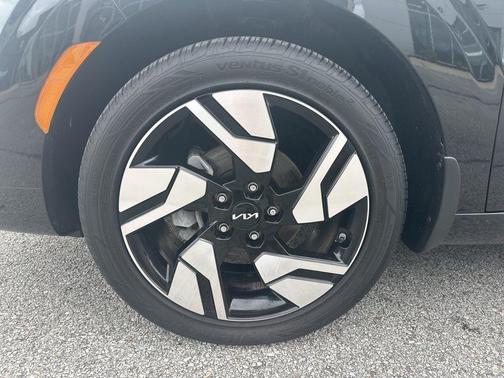 Fusion Orange 2025 Kia Soul GT-Line 2.0L
