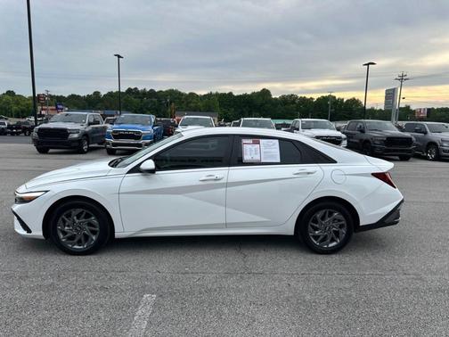 White 2024 Hyundai ELANTRA SEL