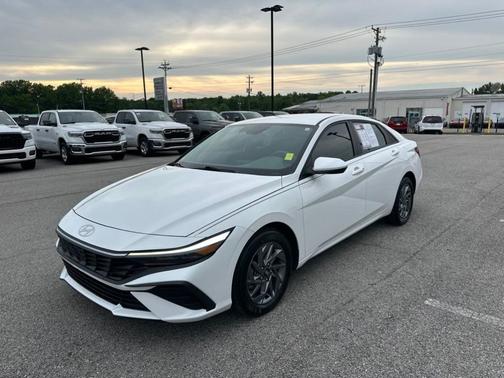 White 2024 Hyundai ELANTRA SEL