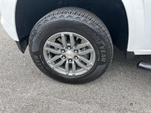 Summit White 2024 Chevrolet Colorado LT