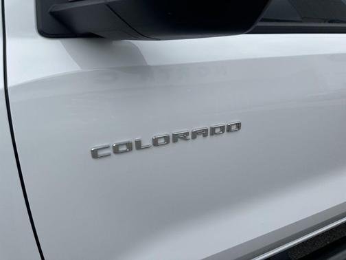Summit White 2024 Chevrolet Colorado LT