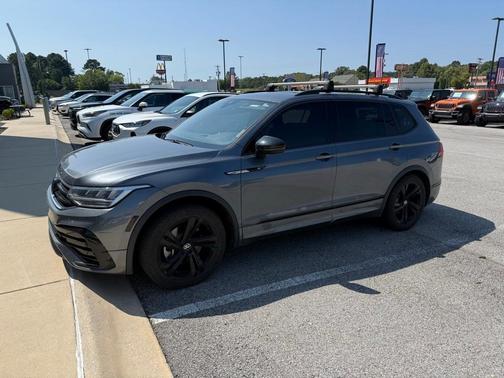 2023 Volkswagen Tiguan 2.0T SE R-Line Black
