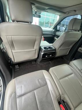 Oxford White 2018 Ford Expedition XLT
