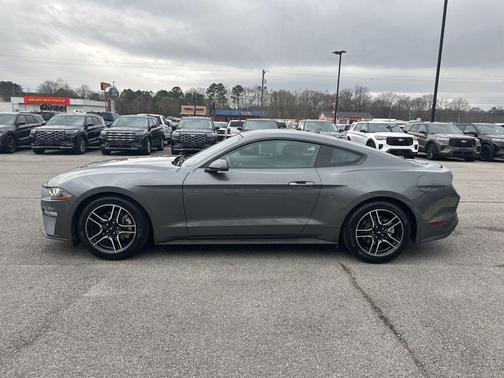 2022 Ford Mustang EcoBoost