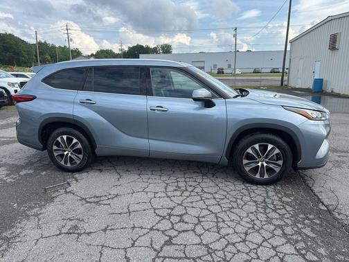 Moon Dust 2020 Toyota Highlander XLE