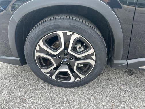 Crystal Black Silica 2023 Subaru Ascent Limited 7-Passenger