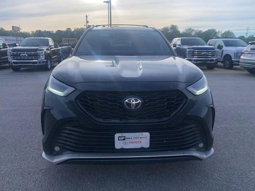 Midnight Black Metallic 2022 Toyota Highlander XSE