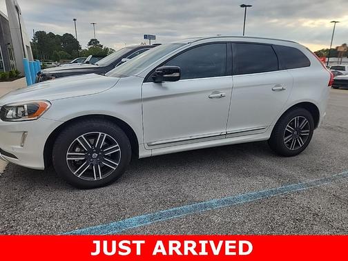 2017 Volvo XC60 T5 Dynamic