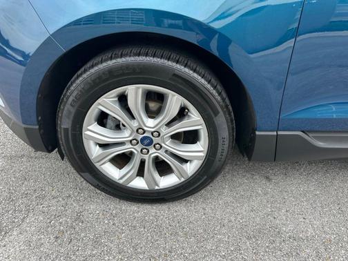 Green Metallic 2020 Ford Edge Titanium