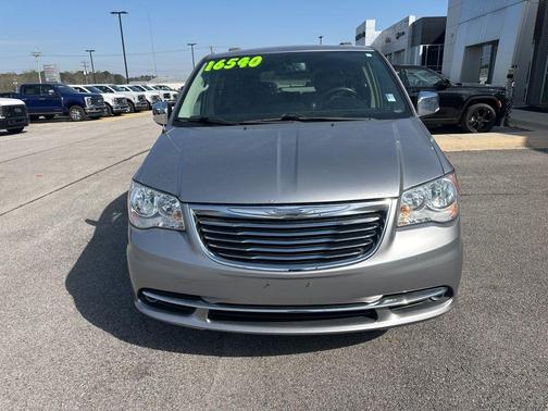 2016 Chrysler Town & Country Touring-L
