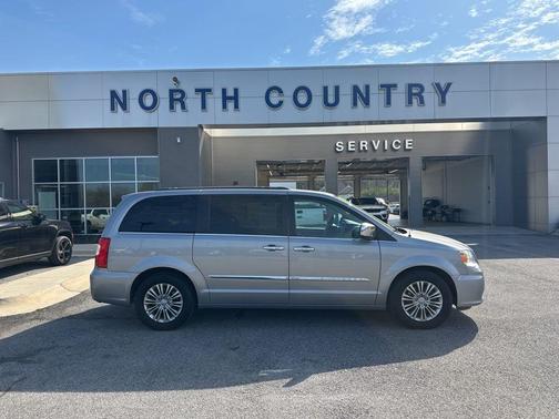 2016 Chrysler Town & Country Touring-L