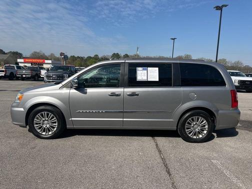 2016 Chrysler Town & Country Touring-L
