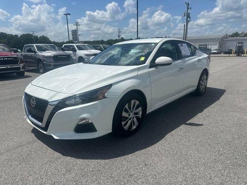 Glacier White 2022 Nissan Altima 2.5 S