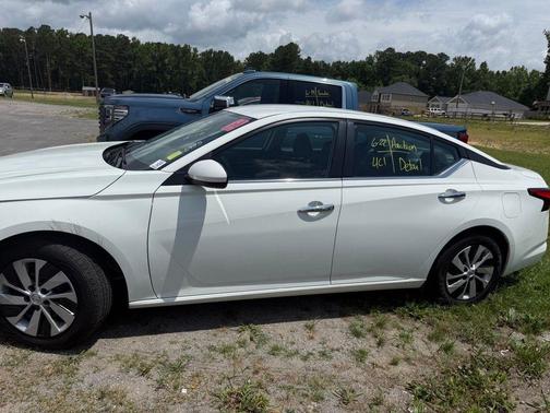 Glacier White 2022 Nissan Altima 2.5 S