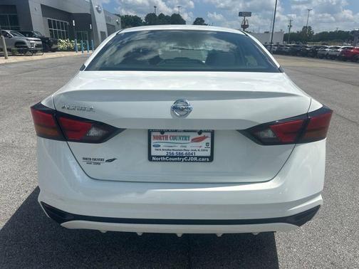 Glacier White 2022 Nissan Altima 2.5 S