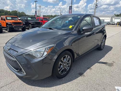 2020 Toyota Yaris Sedan LE