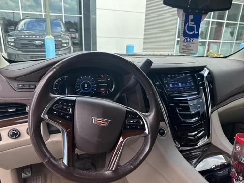 2016 Cadillac Escalade Luxury