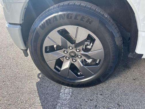 2024 Ford F-150 Lightning XLT