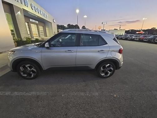 2021 Hyundai VENUE SEL