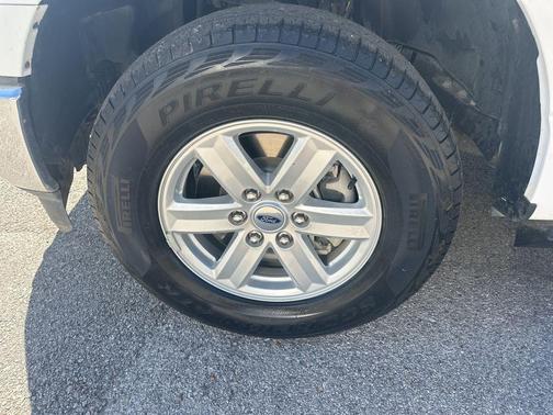 Oxford White 2022 Ford F-150 XL