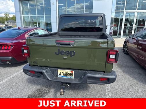 2023 Jeep Gladiator Sport