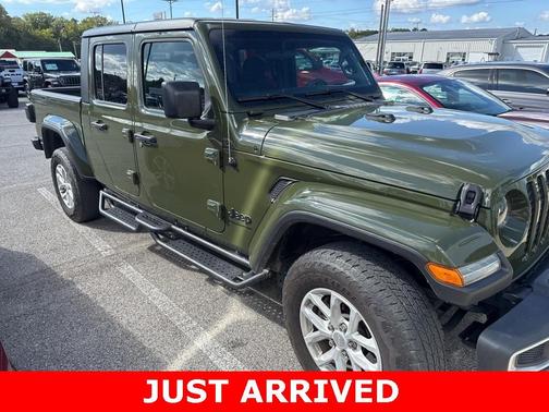 2023 Jeep Gladiator Sport