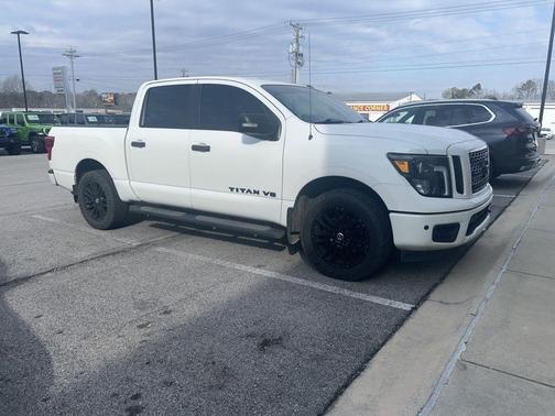 2019 Nissan Titan SV