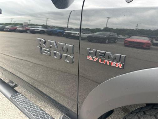 Brilliant Black Crystal Pearlcoat 2018 RAM 1500 Rebel