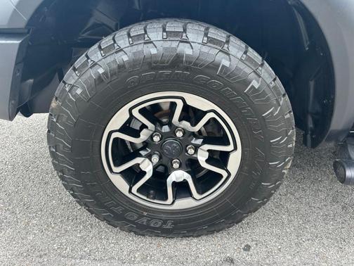 Brilliant Black Crystal Pearlcoat 2018 RAM 1500 Rebel