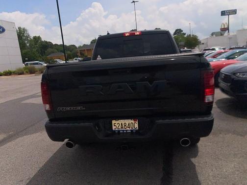 Brilliant Black Crystal Pearlcoat 2018 RAM 1500 Rebel