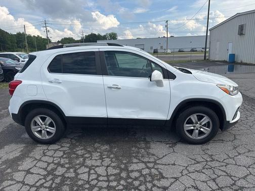Summit White 2020 Chevrolet Trax LT