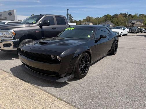 Pitch Black Clearcoat 2023 Dodge Challenger R/T Scat Pack