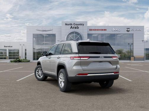 Silver Zynith 2026 Jeep Grand Cherokee Laredo X