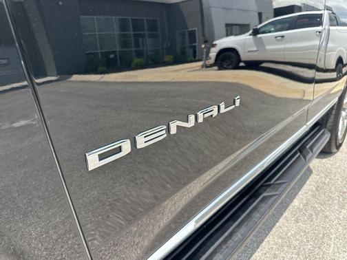 Onyx Black 2025 GMC Yukon Denali