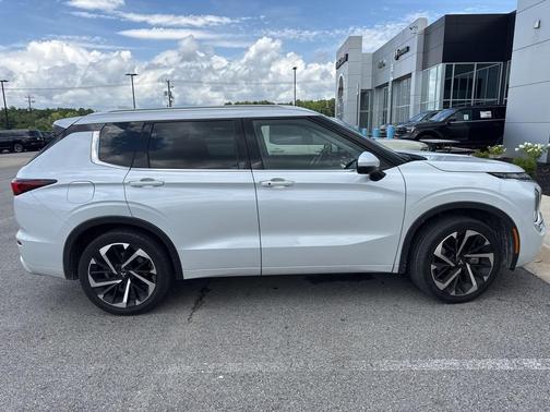 2023 Mitsubishi Outlander SEL
