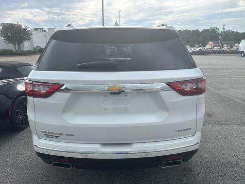 Iridescent Pearl Tricoat 2021 Chevrolet Traverse Premier