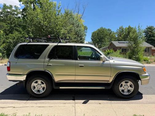 Gold 2002 Toyota 4Runner SR5