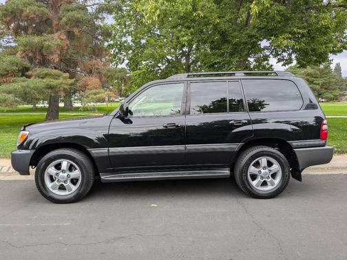 2005 Toyota Land Cruiser Base