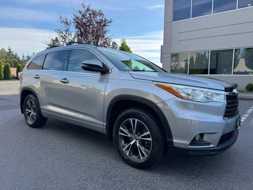 Silver Sky Metallic 2016 Toyota Highlander XLE