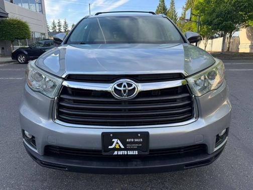 Silver Sky Metallic 2016 Toyota Highlander XLE