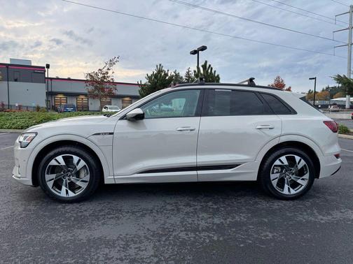 2021 Audi e-tron Premium