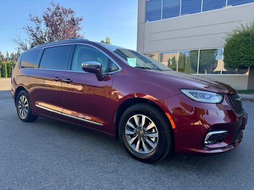 Velvet Red Pearlcoat 2021 Chrysler Pacifica Hybrid Limited