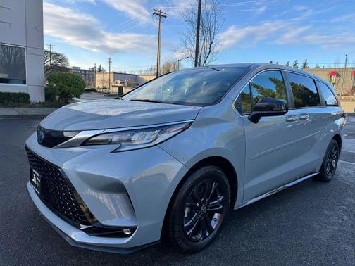 2024 Toyota Sienna XSE 7 Passenger